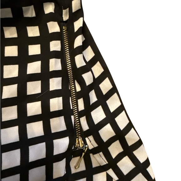 XOXO Shirt Womens Medium Black White Geometric Secretary Bow
Minimalist Neutral - Picture 10 of 12